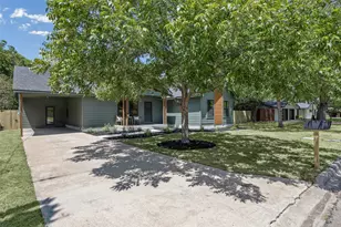 705 Campbell St, Lockhart, TX 78644 - Photo 2