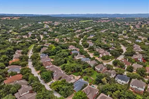 12909 Majestic Oaks Dr, Austin, TX 78732 - Photo 38