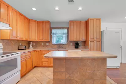 661 W South Street, Bertram, TX 78605 - Photo 20