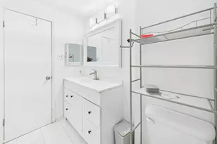 806 W 24th St, Austin, TX 78705 - Photo 12