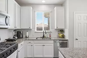 212 Russet Trl, Georgetown, TX 78628 - Photo 10