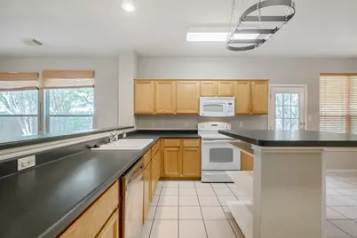 4229 Kingsburg Drive, Round Rock, TX 78681 - Photo 12