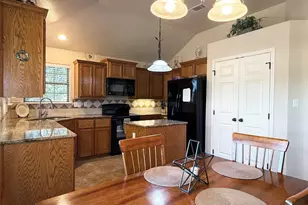 1502 Hamilton St, Burnet, TX 78611 - Photo 10