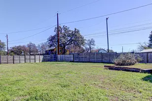 912 Catalpa St, Austin, TX 78702 - Photo 14