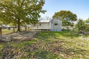 211 S 7th St, Jarrell, TX 76537 - Photo 24