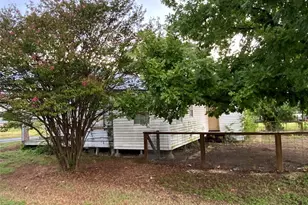 211 S 7th St, Jarrell, TX 76537 - Photo 8