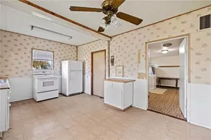 211 S 7th St, Jarrell, TX 76537 - Photo 12