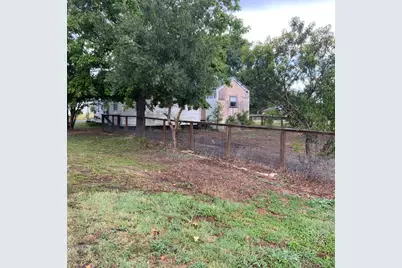 211 S 7th Street, Jarrell, TX 76537 - Photo 6