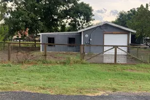 211 S 7th St, Jarrell, TX 76537 - Photo 4