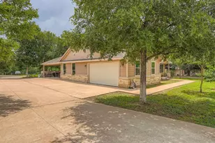 195 Heritage Oaks Dr, Cedar Creek, TX 78612 - Photo 2