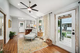 801 1/2 Bishop St, Smithville, TX 78957 - Photo 6