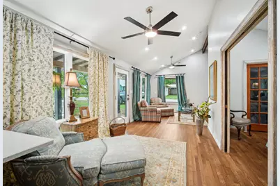 801 1/2 Bishop Street, Smithville, TX 78957 - Photo 8