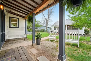 801 1/2 Bishop St, Smithville, TX 78957 - Photo 4