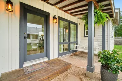 801 1/2 Bishop Street, Smithville, TX 78957 - Photo 2