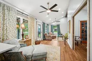 801 1/2 Bishop St, Smithville, TX 78957 - Photo 8