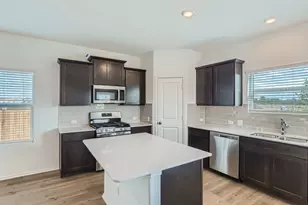 310 Milliner Loop, Hutto, TX 78634 - Photo 2