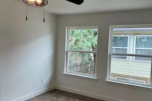2124 Burton Dr, Austin, TX 78741 - Photo 12