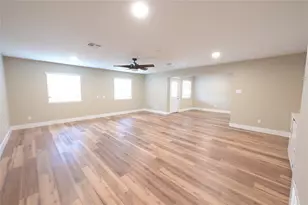 2106 S Colorado St, Lockhart, TX 78644 - Photo 4