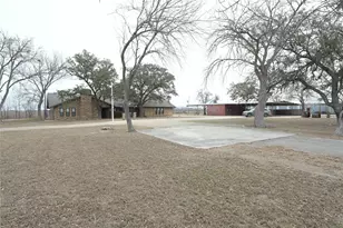 2106 S Colorado St, Lockhart, TX 78644 - Photo 2