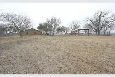 2106 S Colorado Street, Lockhart, TX 78644 - Photo 24
