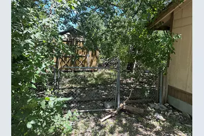 506 Forest Court, Taylor, TX 76574 - Photo 4