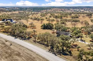 990 Axis Cir, Fredericksburg, TX 78624 - Photo 2