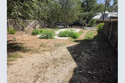 102 E Alamo Street, Elgin, TX 78621 - Photo 6