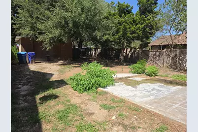 102 E Alamo Street, Elgin, TX 78621 - Photo 4