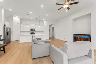 216 Hollister Dr, Liberty Hill, TX 78642 - Photo 2