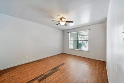 1130 Bois D'Arc St, Lockhart, TX 78644 - Photo 8