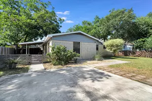 1130 Bois D'Arc St, Lockhart, TX 78644 - Photo 2