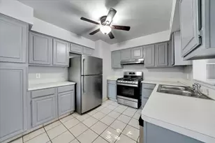 1130 Bois D'Arc St, Lockhart, TX 78644 - Photo 6