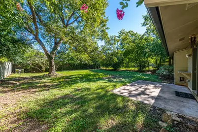 7000 Whispering Oaks Drive, Austin, TX 78745 - Photo 14