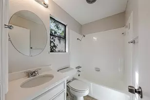 7000 Whispering Oaks Dr, Austin, TX 78745 - Photo 10
