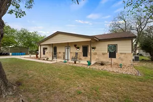 1131 E Fannin St, Luling, TX 78648 - Photo 2