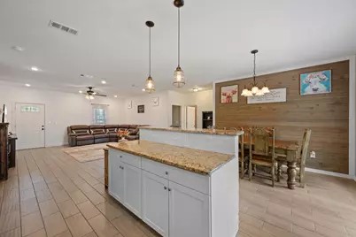 1131 E Fannin Street, Luling, TX 78648 - Photo 8