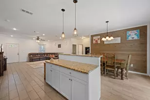 1131 E Fannin St, Luling, TX 78648 - Photo 8