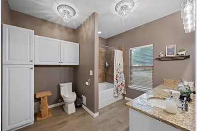 1131 E Fannin Street, Luling, TX 78648 - Photo 16