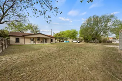 1131 E Fannin Street, Luling, TX 78648 - Photo 26