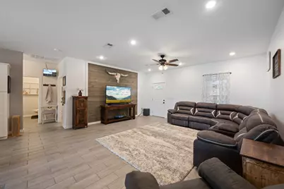 1131 E Fannin Street, Luling, TX 78648 - Photo 10