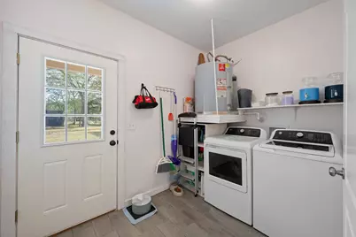 1131 E Fannin Street, Luling, TX 78648 - Photo 20