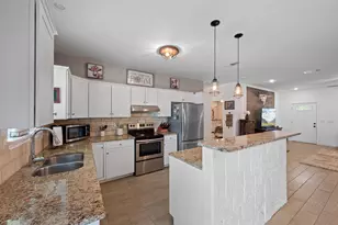 1131 E Fannin St, Luling, TX 78648 - Photo 6