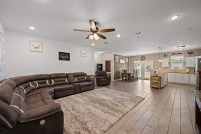 1131 E Fannin Street, Luling, TX 78648 - Photo 8