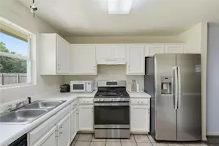 310 Raintree Dr, Georgetown, TX 78626 - Photo 6
