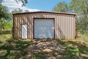 716 W County Road 109 Rd, Leesville, TX 78122 - Photo 40