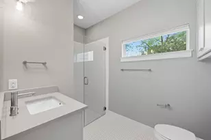 1010 Muse Ln, Austin, TX 78702 - Photo 18