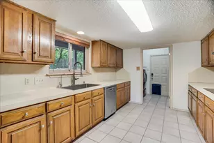 105 Fallbrook Ct, Lakeway, TX 78734 - Photo 10