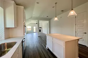 577 Elm Green St, Hutto, TX 78634 - Photo 8