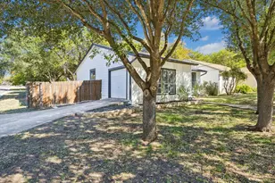 1712 Hamilton St, San Marcos, TX 78666 - Photo 2