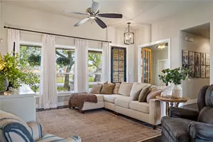 802 Wilkes St, Smithville, TX 78957 - Photo 4